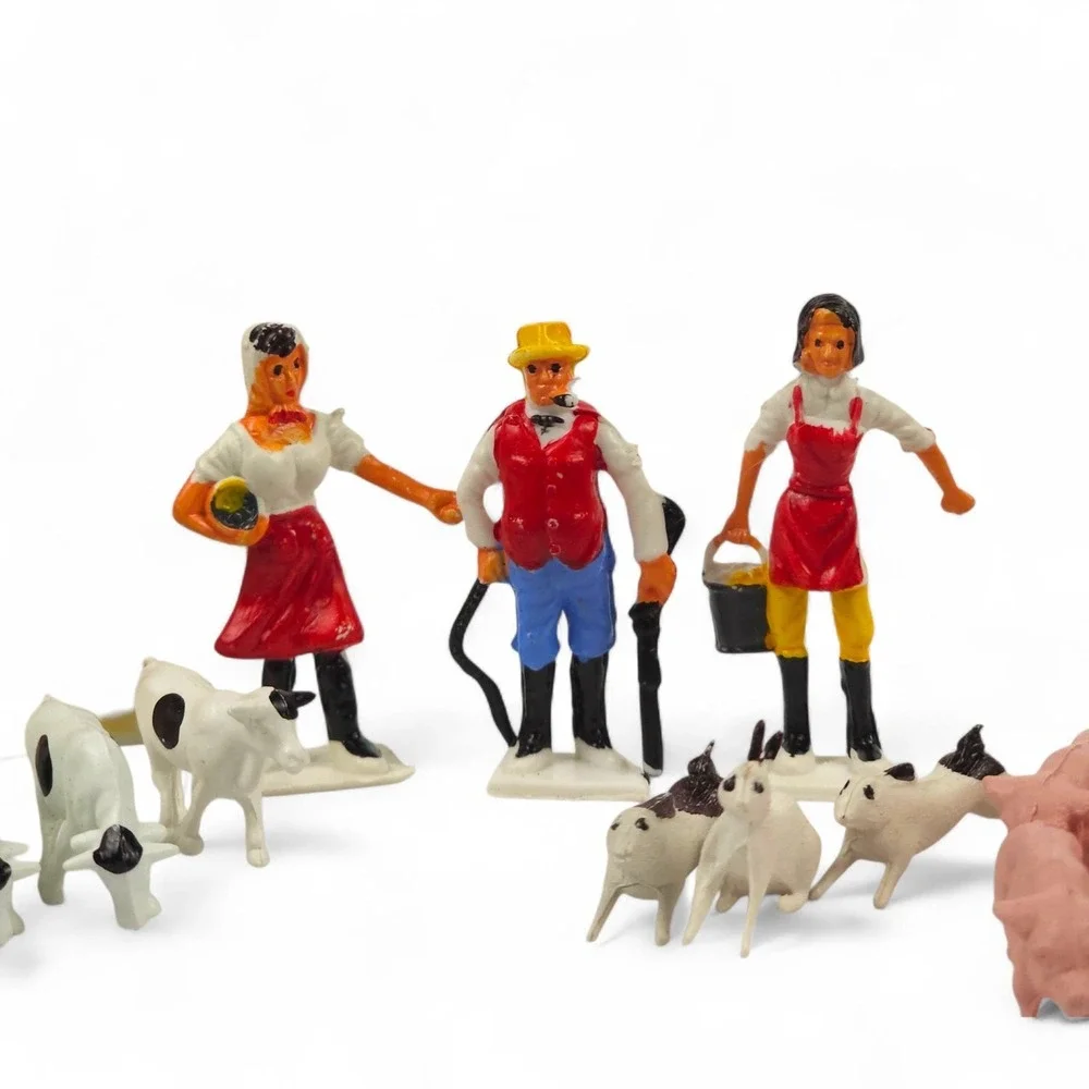 Vintage Style Plastic Hut Farm Toy Accoutrements Boxed & Animal Figures Lot Rare